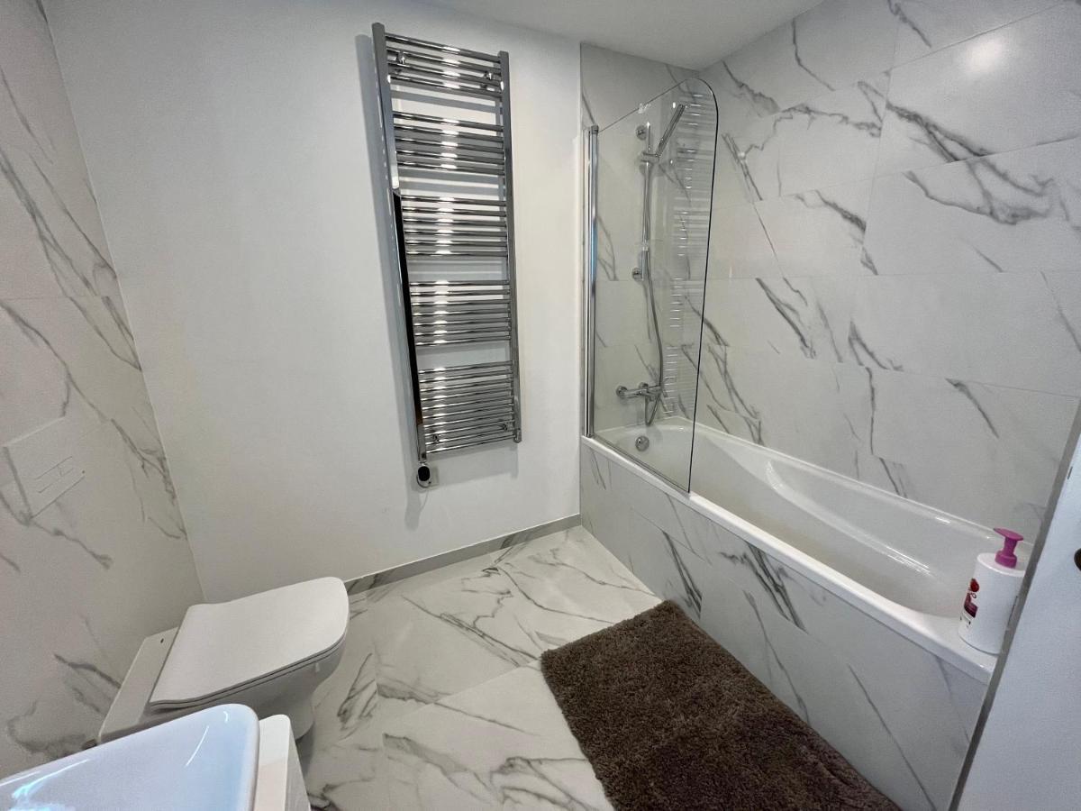 Modern Apartment With Spa And Pool Gibraltar Ngoại thất bức ảnh