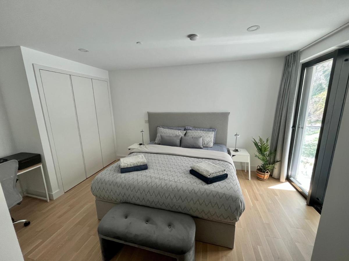 Modern Apartment With Spa And Pool Gibraltar Ngoại thất bức ảnh